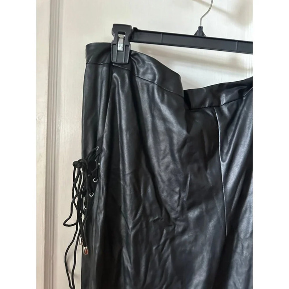 Pretty Little Thing women’s size 10 black Pants - Picture 3 of 8